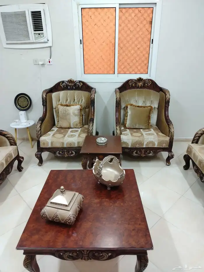 طقم كنب بحالة ممتازة تواصل 2