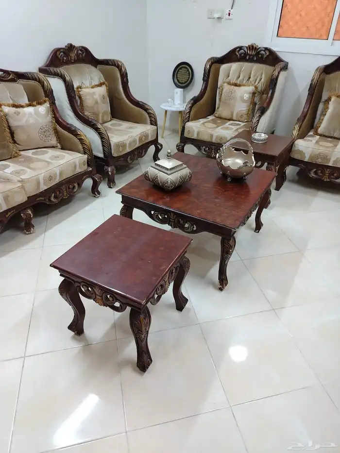 طقم كنب بحالة ممتازة تواصل 1