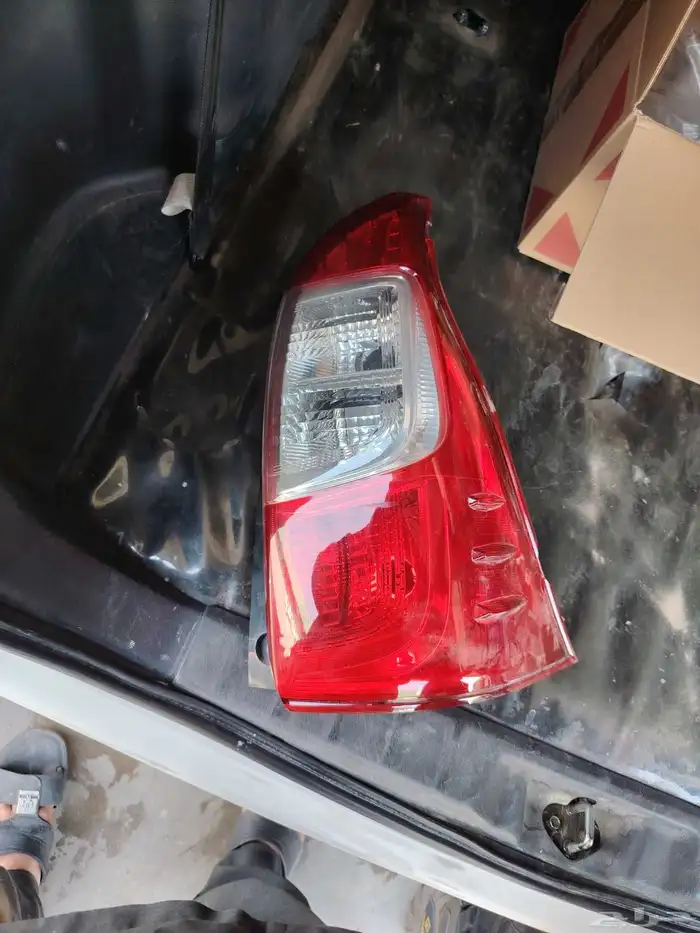 صدام أمامي اصلي فيه كسر خفيف نفس الي بصوره قفط اسطب خلفي يمم 4