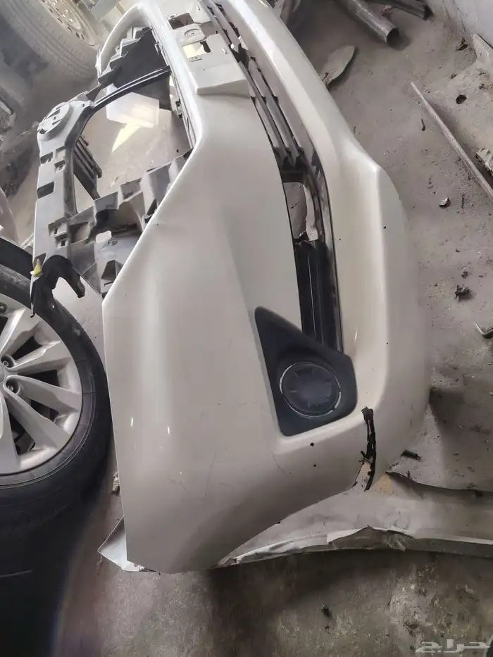 صدام أمامي اصلي فيه كسر خفيف نفس الي بصوره قفط اسطب خلفي يمم 1