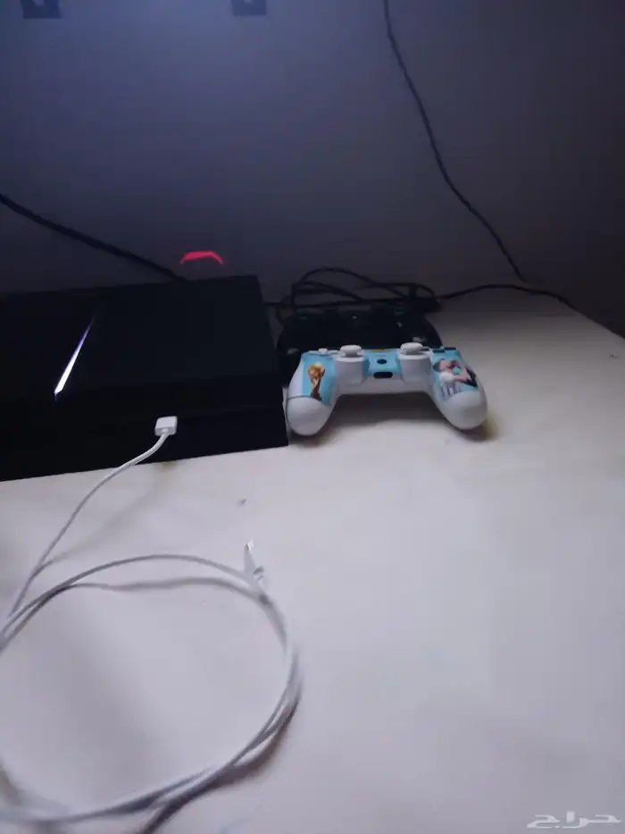 اليد الحمرا اشوية خربانة و اليد حقة ميسي مكان خربان 400 وفي 0