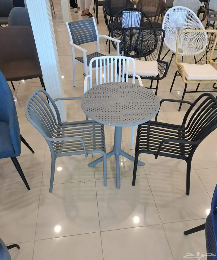 طاولات كافي مع كراسي جاهزة وتفصيل للفنادق والجلسات الخارجية 9