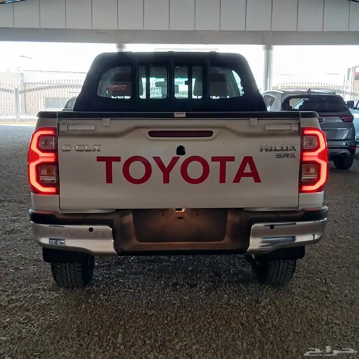 هايلوكس غمارتين 2025 بنزين اصفار سعودى فل كامل 11