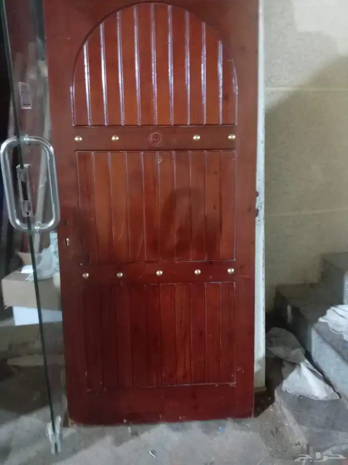 ابواب خشب مستخدمه وابواب حديد والمنيوم جديده للبيع بنبيعيها 2