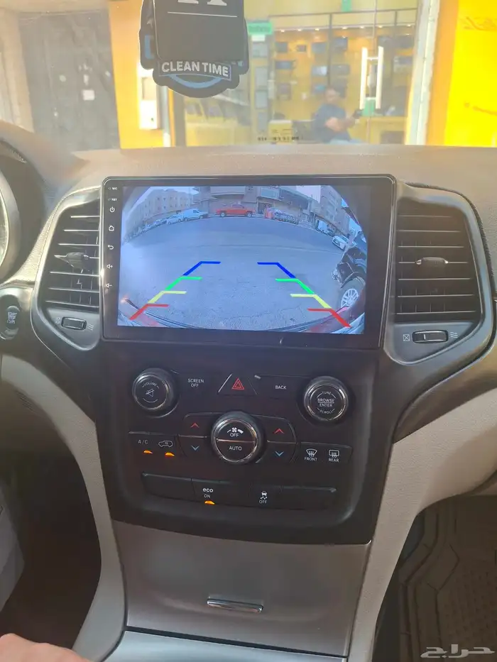 تركيب شاشة جيب شروكي 20142019 4