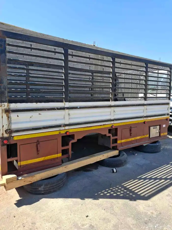 للبيع صندوق دينه ايسوزو 2013 نظيف طول 425عرض205 خميس مشيط 0