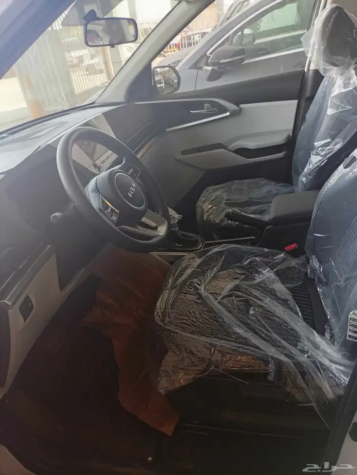 كيا كارينز LX موديل 2025 11