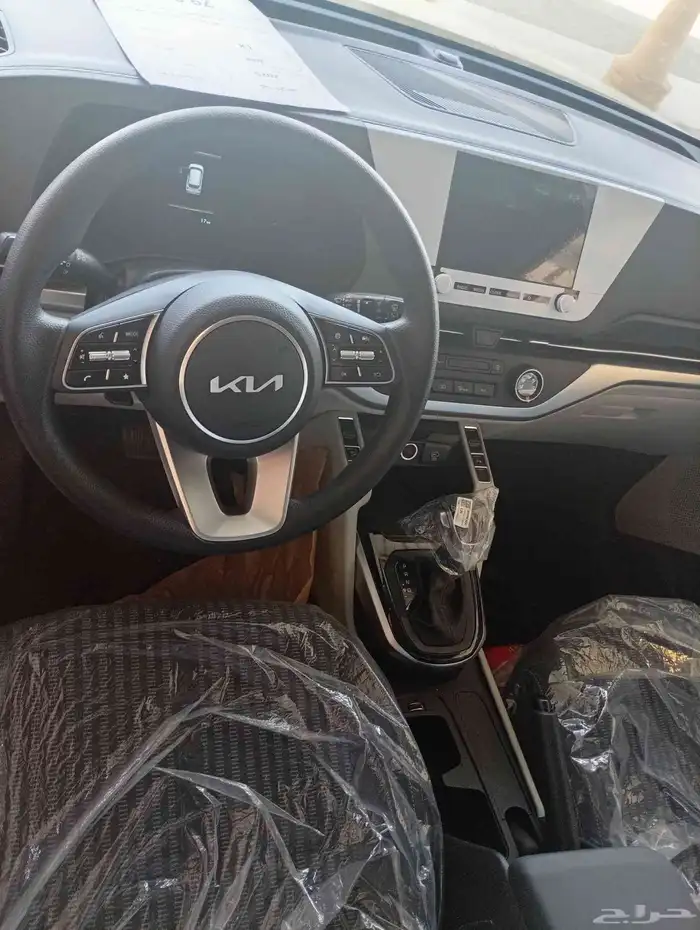 كيا كارينز LX موديل 2025 12