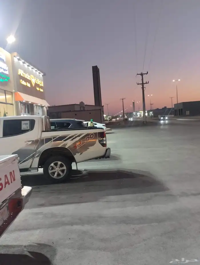 موقع مطعم سحابي لتقبيل في شارع وموقع مميز 5