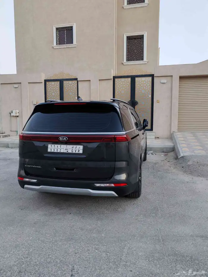 كيا كرنفال للبيع2021 ديزل 11 مقعد 1