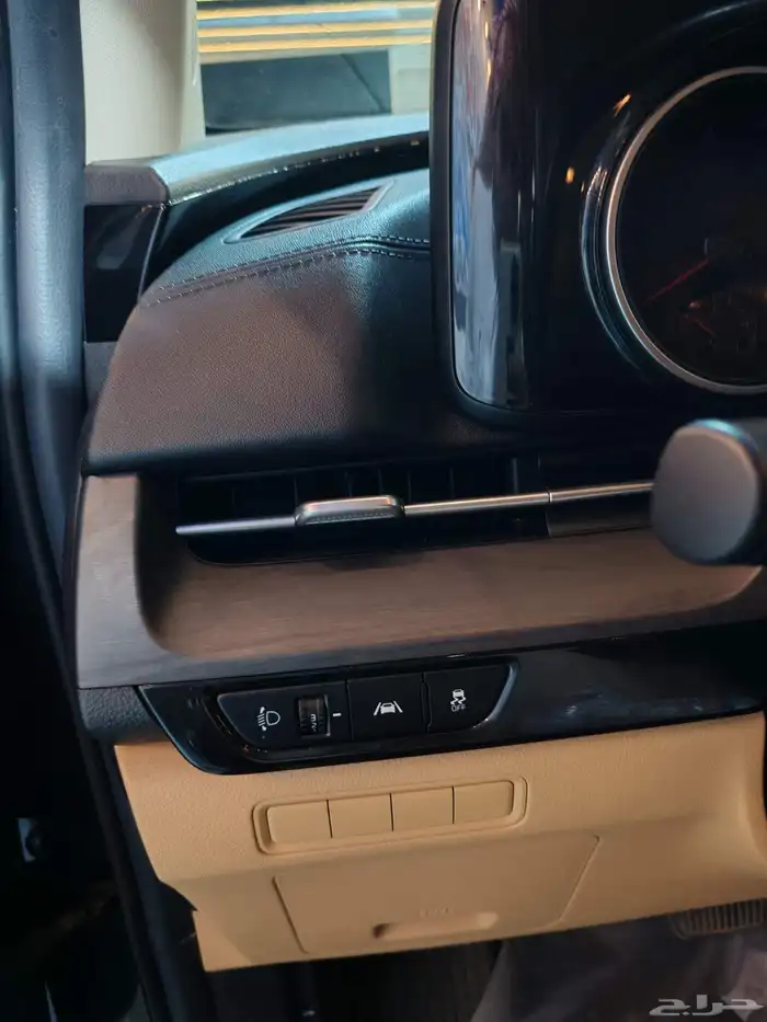 كيا كرنفال للبيع2021 ديزل 11 مقعد 16