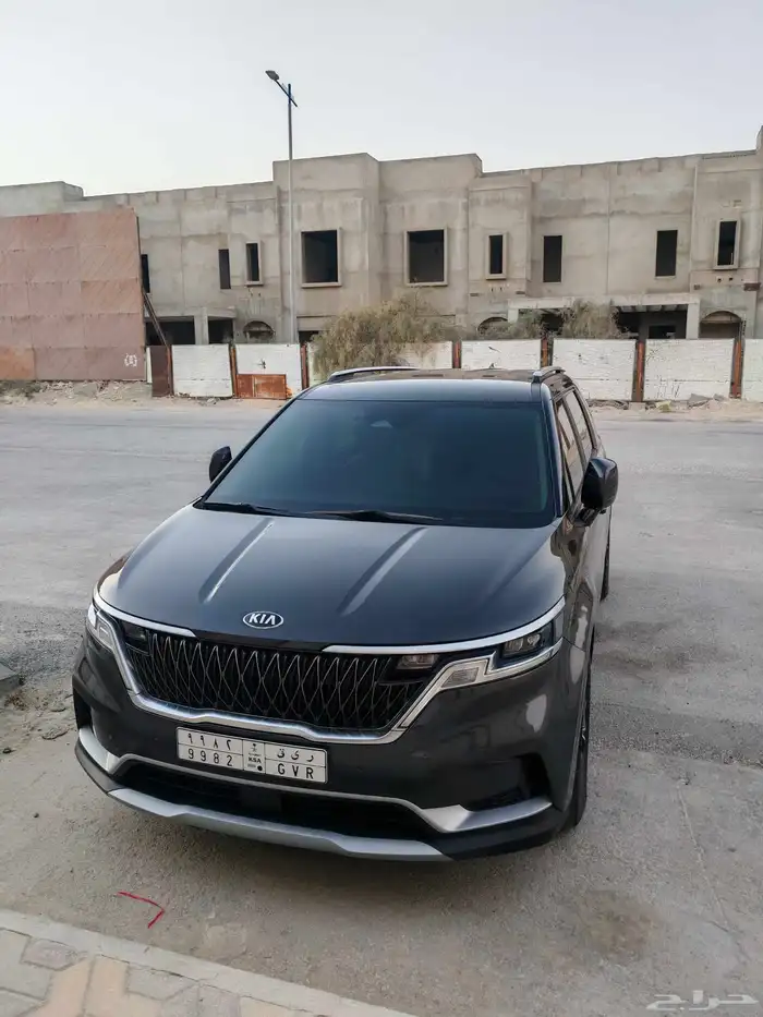 كيا كرنفال للبيع2021 ديزل 11 مقعد 3