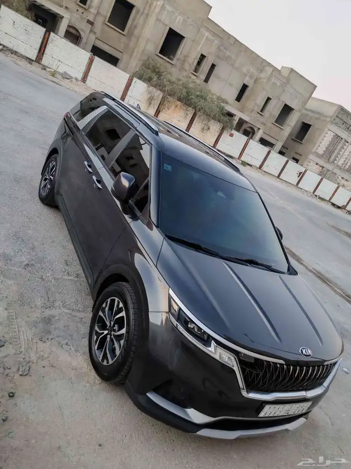 كيا كرنفال للبيع2021 ديزل 11 مقعد 4