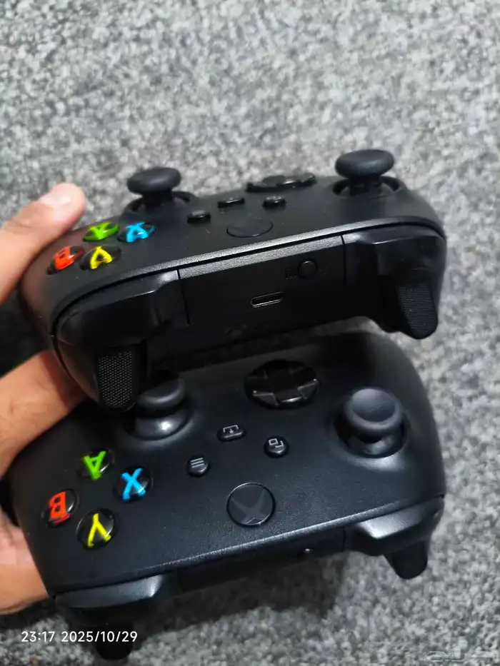 يدين تحكم اكسبوكس سيريس 1