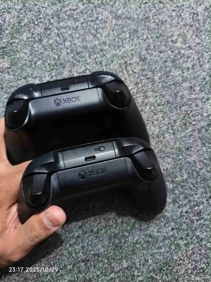 يدين تحكم اكسبوكس سيريس 2