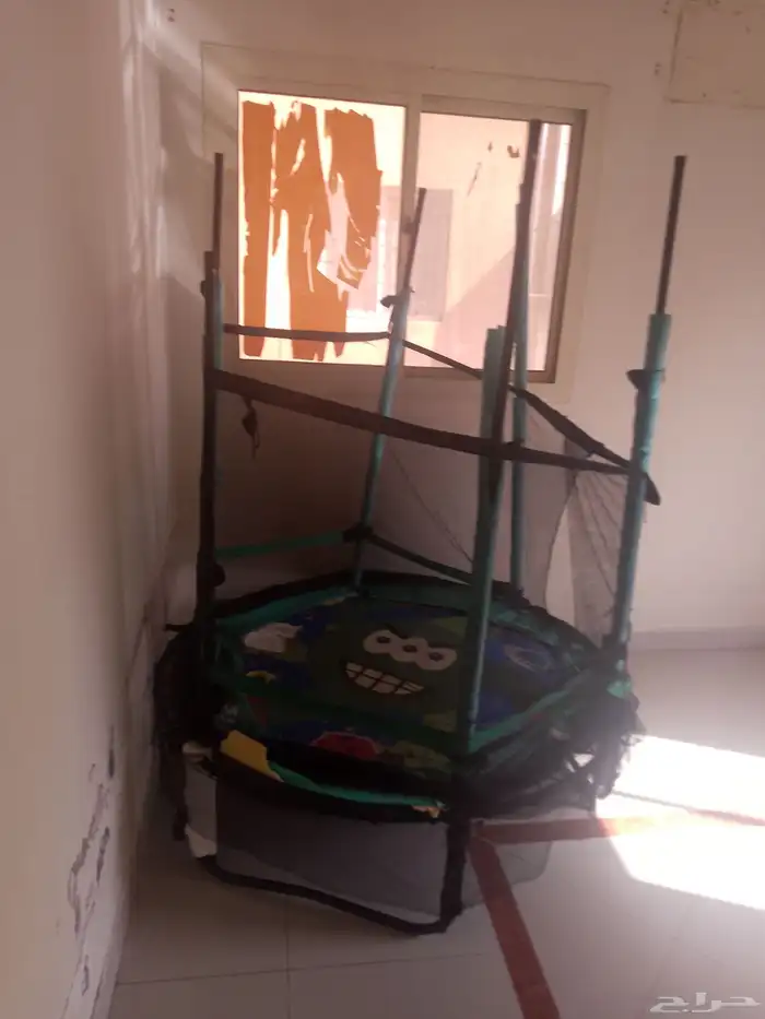 غرفة نوم نظيفة جدا من هوم سنتر للبيع مستعمل 3