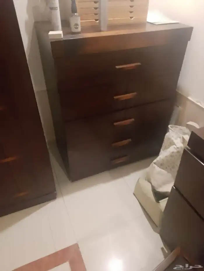 غرفة نوم نظيفة جدا من هوم سنتر للبيع مستعمل 5