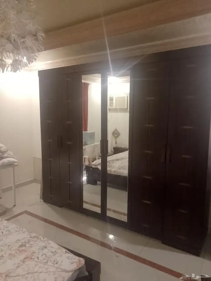 غرفة نوم نظيفة جدا من هوم سنتر للبيع مستعمل 4