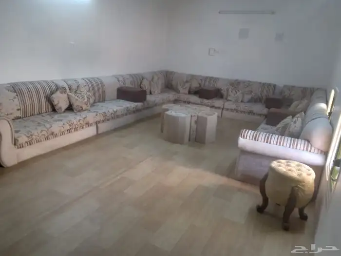 اثاث للبيع...كنب ومكتبه 1