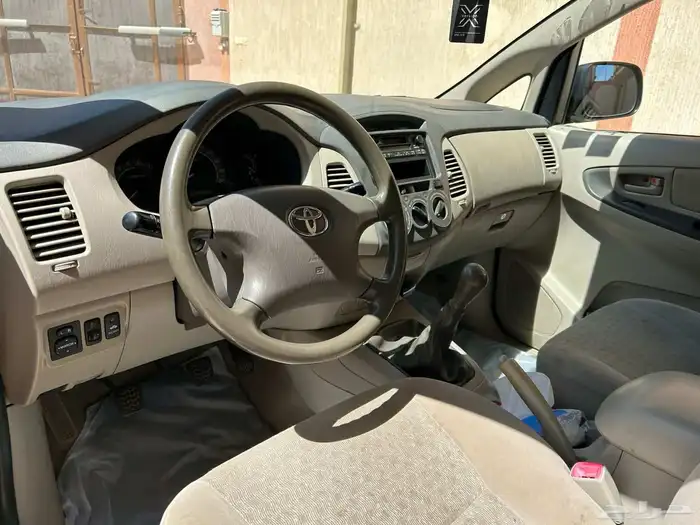 للبيع انوفا 2011 5