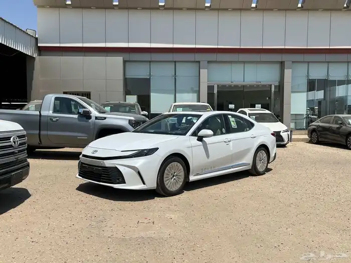 معرض البحرالعربي تويوتا كامري ال اي بنزين 2025 0