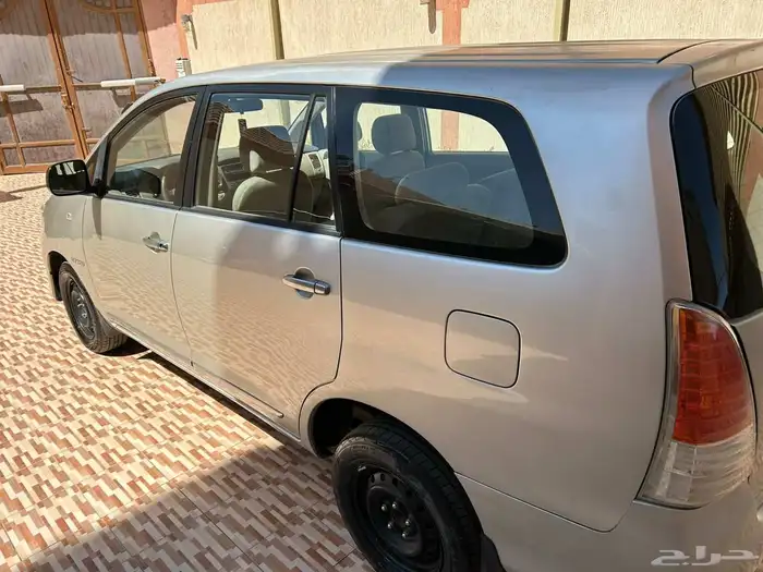 للبيع انوفا 2011 4