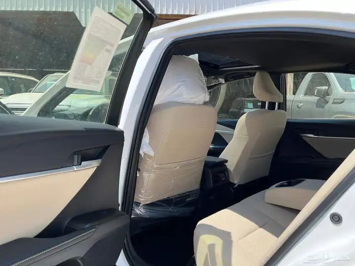 معرض البحرالعربي تويوتا كامري ال اي بنزين 2025 5