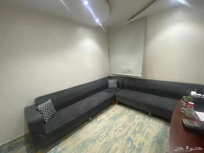 طقم ركنة حرف L استعمال خفيف معاه ترابيزه وبديل سجاد 1