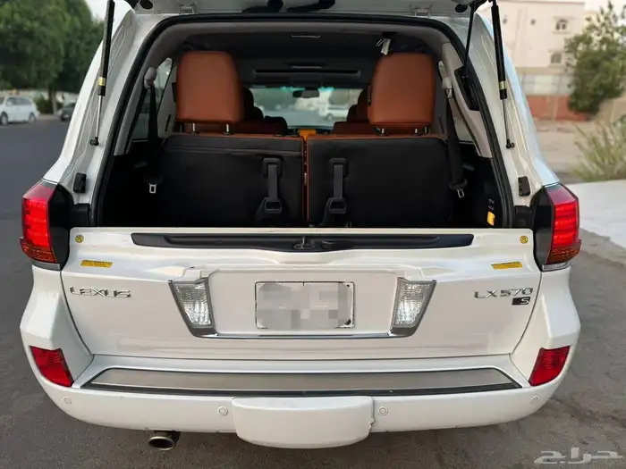 لكزس مخزن نضيف جدآ 2011 ماشي(( 180)) مثبت في موجوز 7