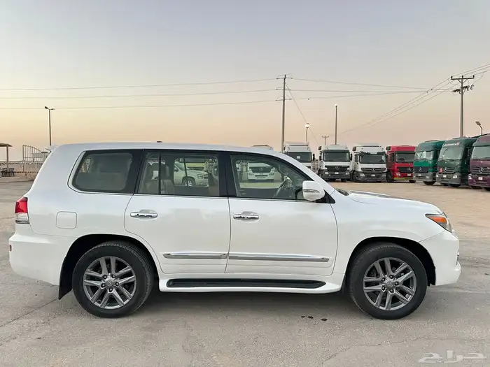 جيب لكزس 2012 سعودي فل كامل بدي ومحركات وكالة 2