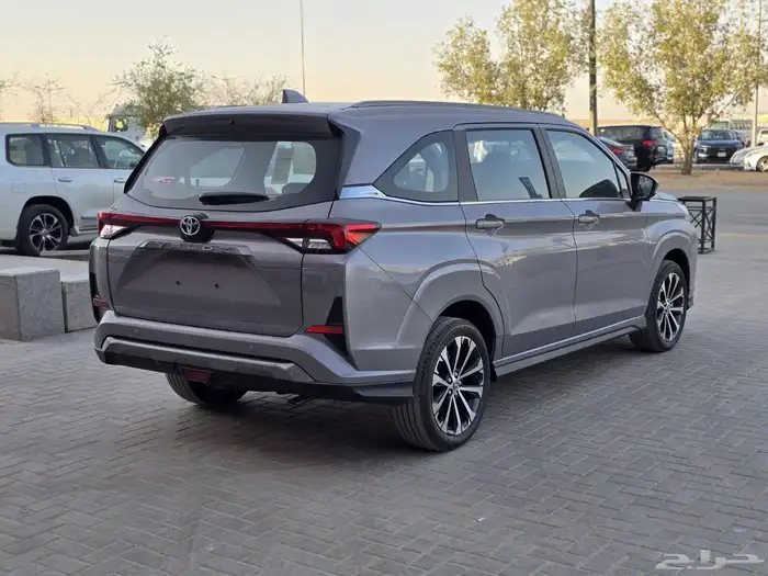 تويوتا فيلوز GLX 2025 اقل سعر 5