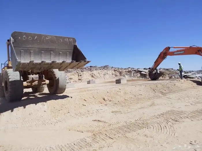 شغل بوكلين حفر   هدم   قص   رص حجر   جميع الأعمال . 2