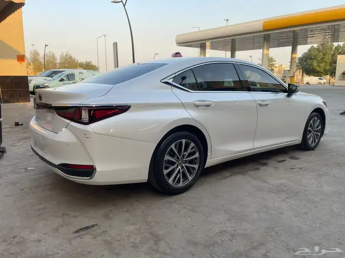 لكزس 250 فئة AA موديل 2023 3