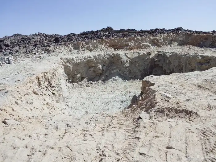 شغل بوكلين حفر   هدم   قص   رص حجر   جميع الأعمال . 6