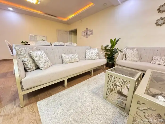 كنب مستخدم نظيف 2