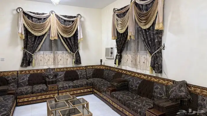 للبيع كنب نظيف جدا 1