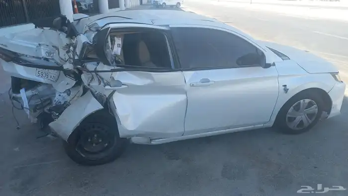 يارس 2024 مصدومه للبيع 1