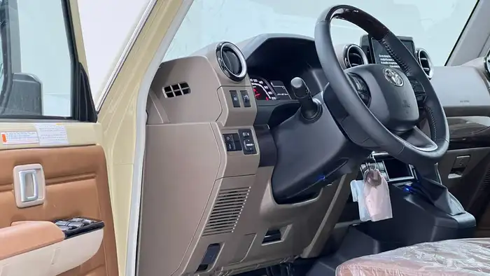 تويوتا شاص غمارتين 2025فل كامل رفرف سعودى ديزل 6