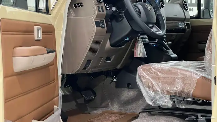 تويوتا ربع V6.2025فل كامل رفرف بريمي بنزين40عام 7