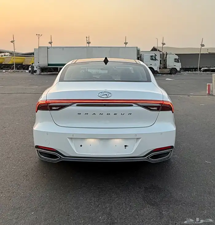 هونداي ازيرا 2021 ( بنزين ) فل كامل شبه جديدة للبيع 4