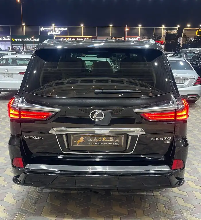 جيب لكزس ال اكس 570 موديل 2020 5