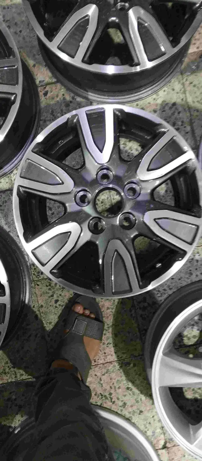 جنوط هايلكس عادي مقاس 15 اصلي 2014تركب على هايلكس 2006 2015 3