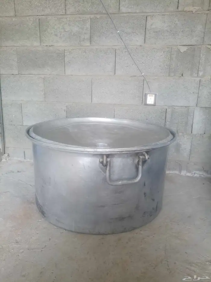 قدر كبير من النوع الثقيل والقديم 0