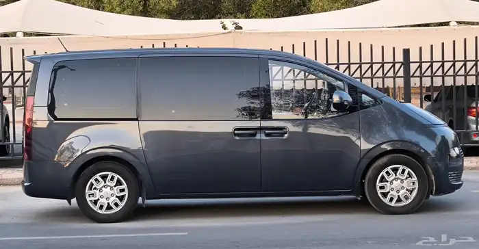 هيونداي ستاريا موديل 2022 6