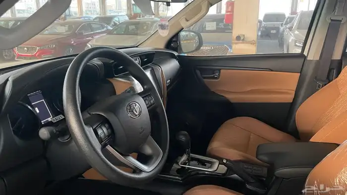 تويوتا فورتشنر بنزين - بدون دبل - 2025 7