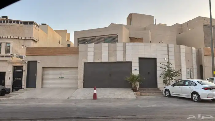 دور وثلاث شقق للبيع بحي قرطبة مساحة 679 م 0