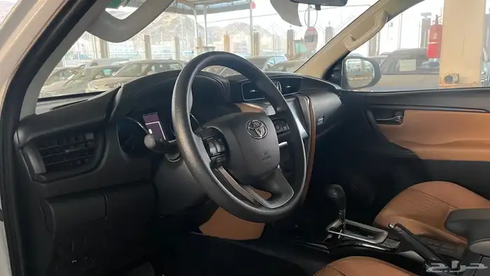 تويوتا فورتشنر بنزين - بدون دبل - 2025 6