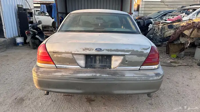 قطع غيار فورد فكتوريا موديل 2002 تشليح 0