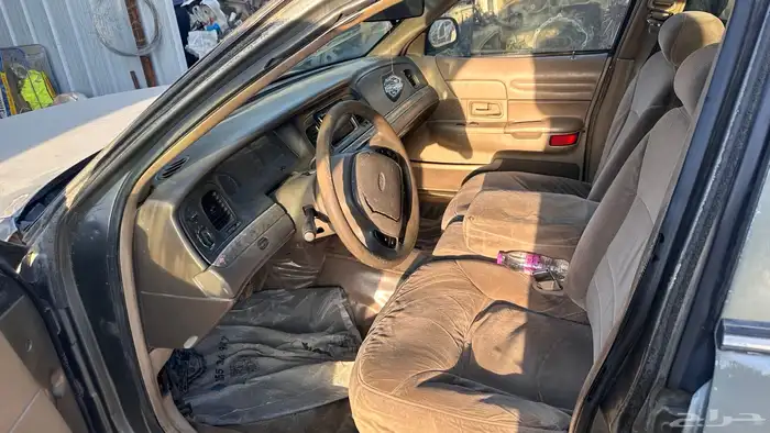 قطع غيار فورد فكتوريا موديل 2002 تشليح 4