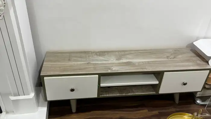 طاولة تلفزيون ب 180 0